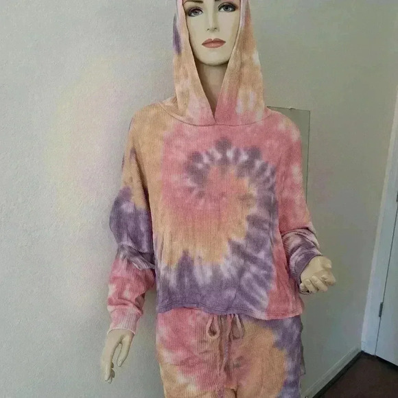 PULLOVER SOFT HOODIE TYE-DYE AND SHORTS SET - Picture 2 of 7